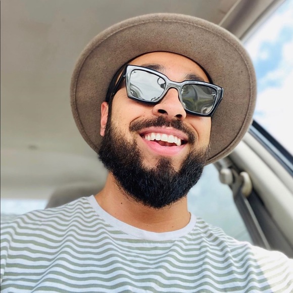 Meet your Posher, Andrew - Picture 1 of 1